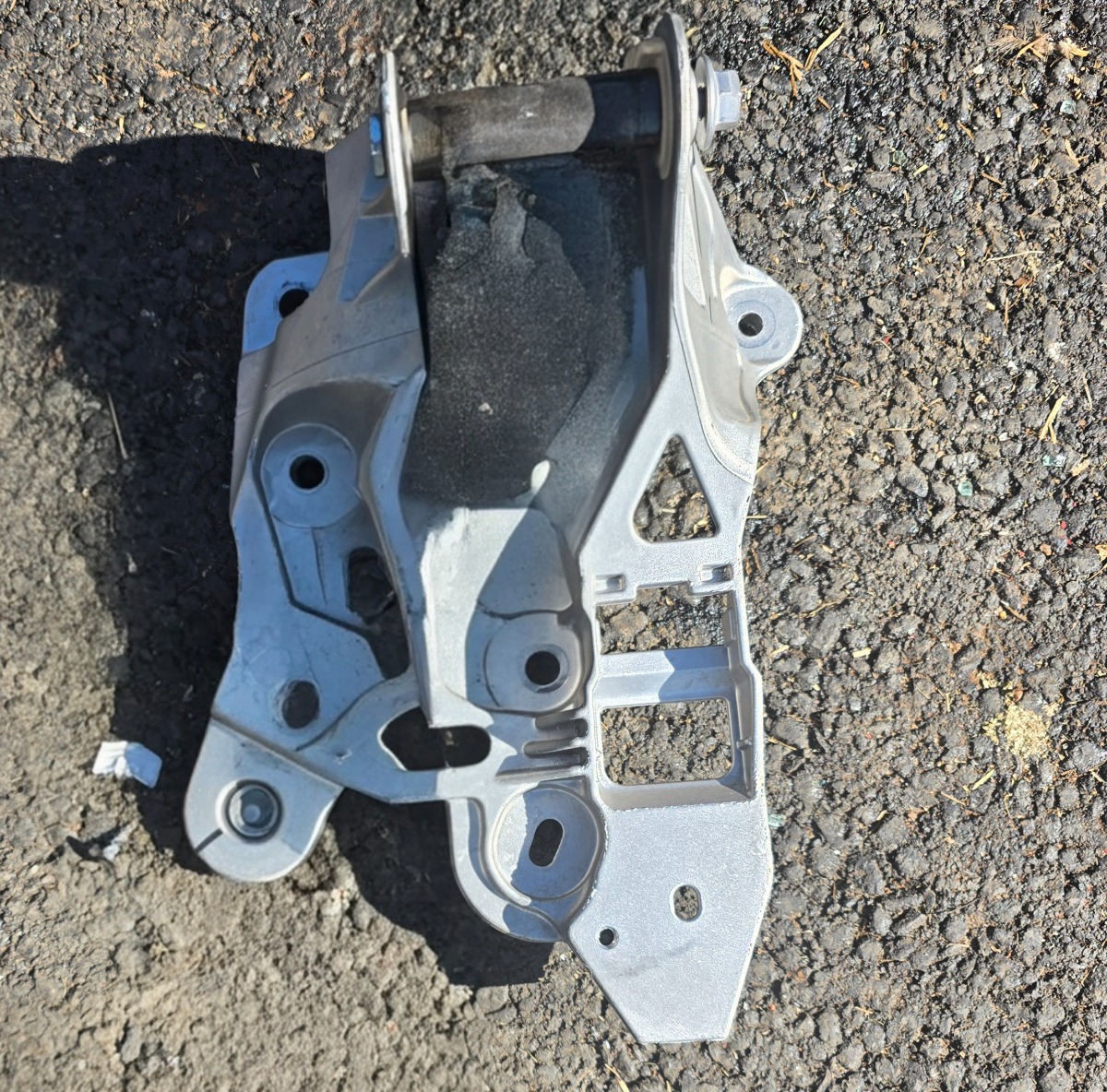 T-CROSS PEDAL BRACKET