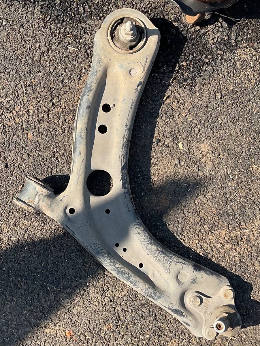 GOLF 7 LEFT FRONT LOWER CONTROL ARM