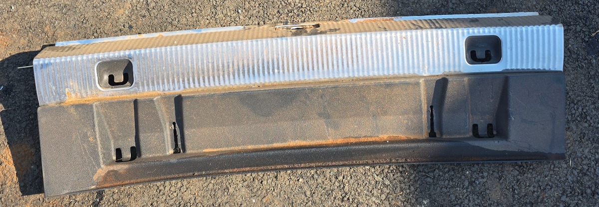Q3 Lock Carrier Cover Silver Rear