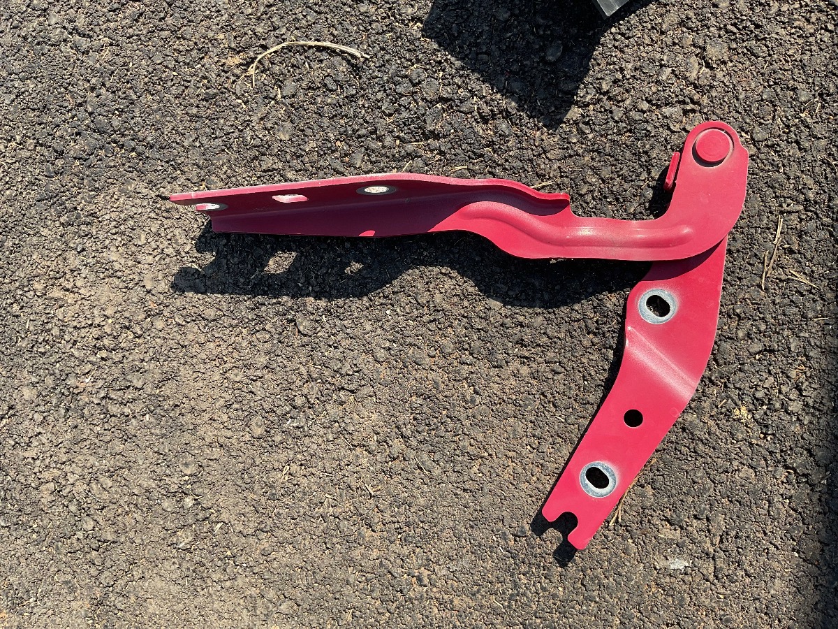 GOLF 7 BONNET HINGE RIGHT