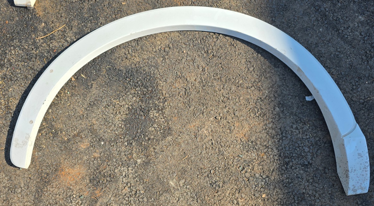 Q3 RIGHT REAR FENDER ARCH
