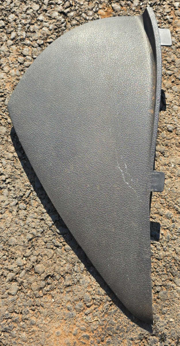 Q3 RIGHT DASH SIDE TRIM COVER