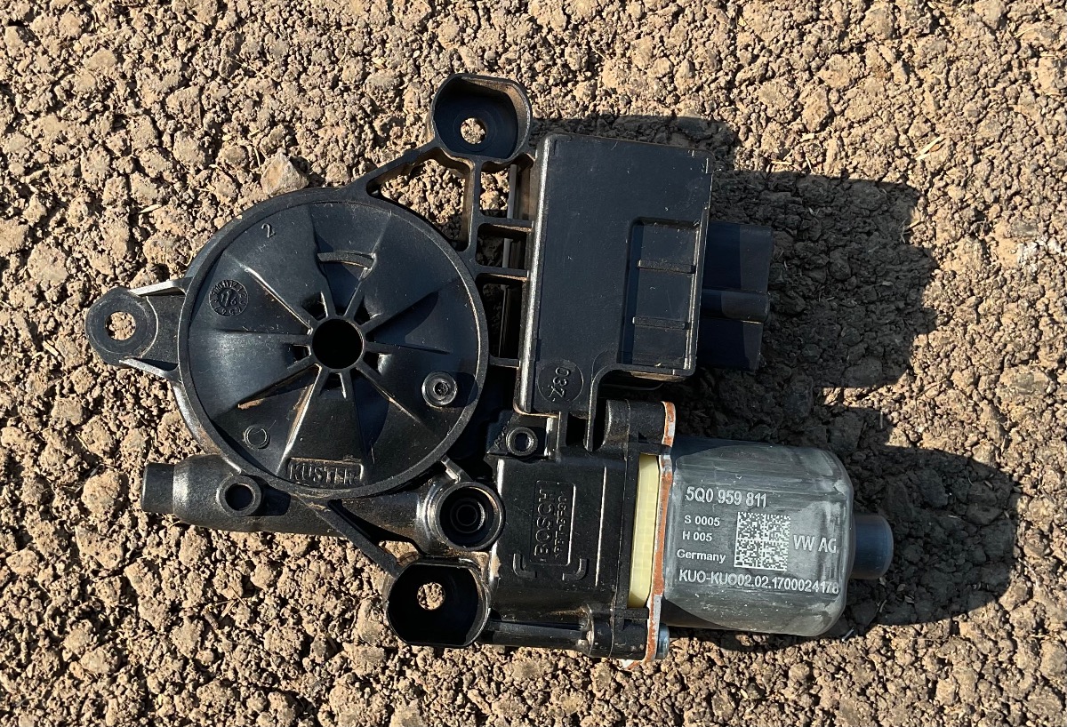 GOLF 7 LEFT REAR WINDOW MOTOR