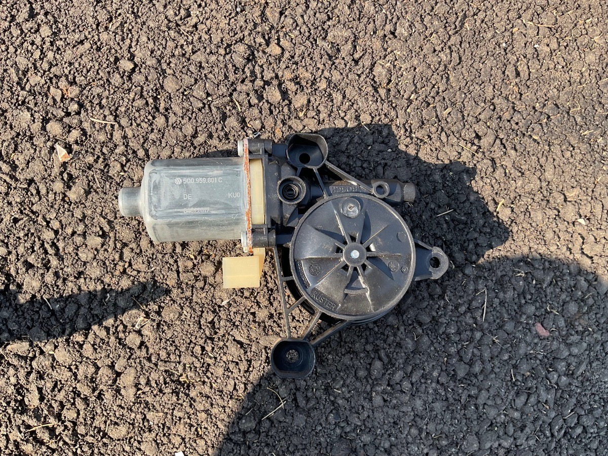 GOLF 7 LEFT FRONT WINDOW MOTOR