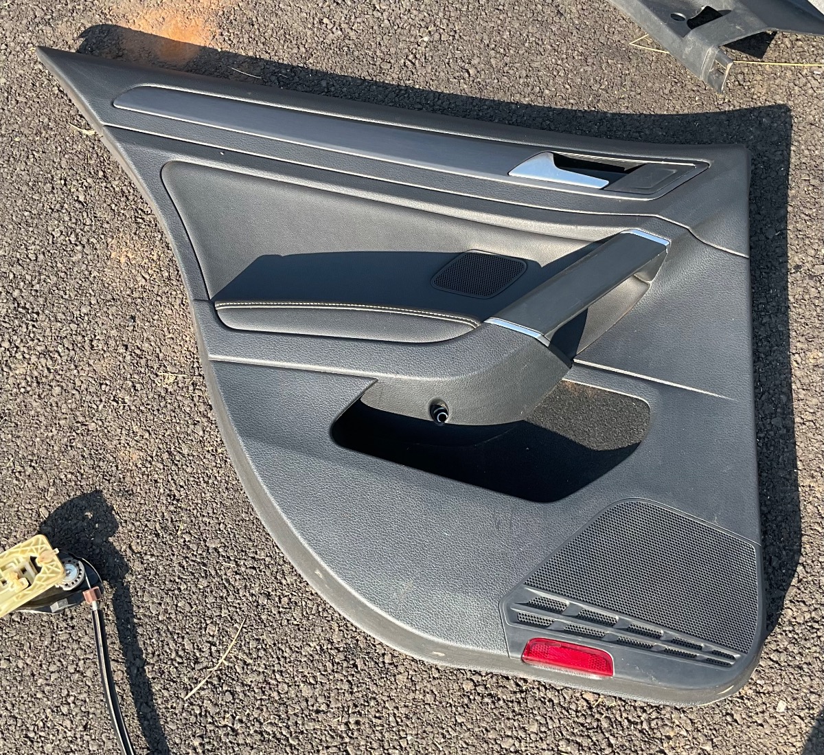 GOLF 7 LEFT REAR DOOR PANEL