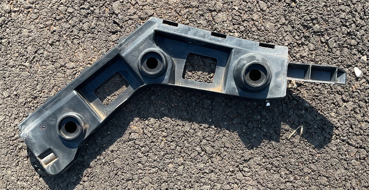 GOLF 7 RIGHT REAR BUMPER BRACKET
