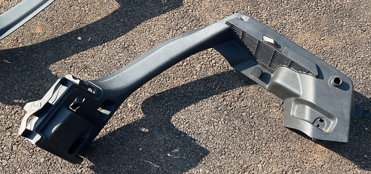 GOLF 7 RIGHT REAR INNER BOOT TRIM