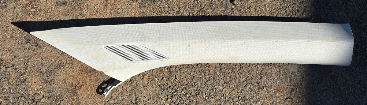 T-CROSS RIGHT A-PILLAR TRIM