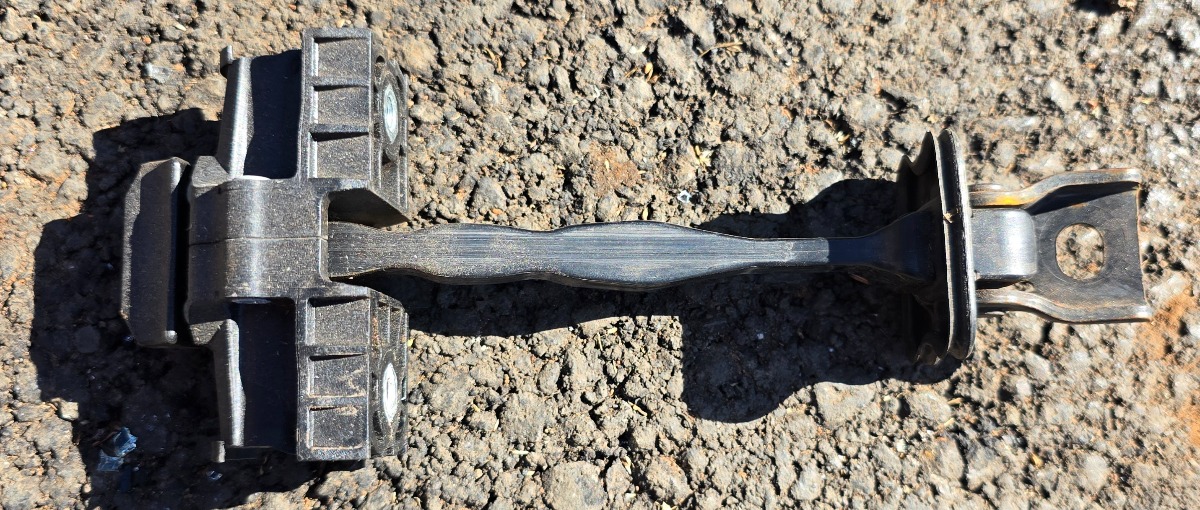 T-CROSS DOOR CHECK STRAP L=R FRONT
