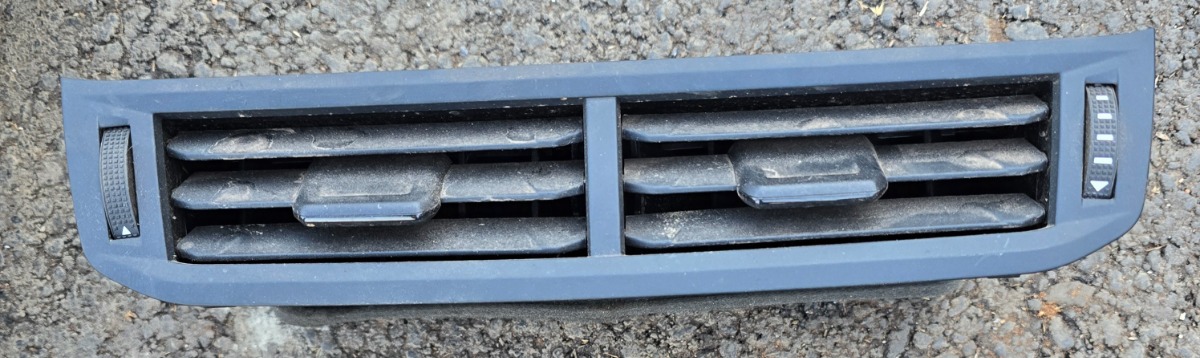 T CROSS CENTER AIR VENT