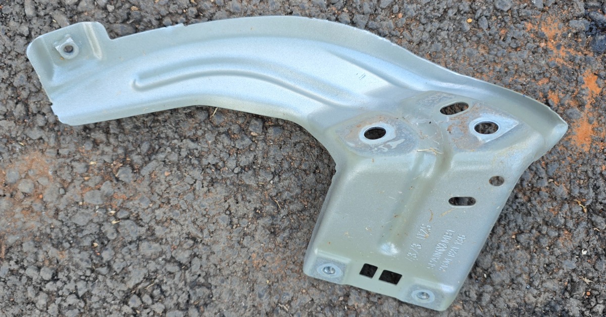 T-CROSS Front Fender Bracket Right