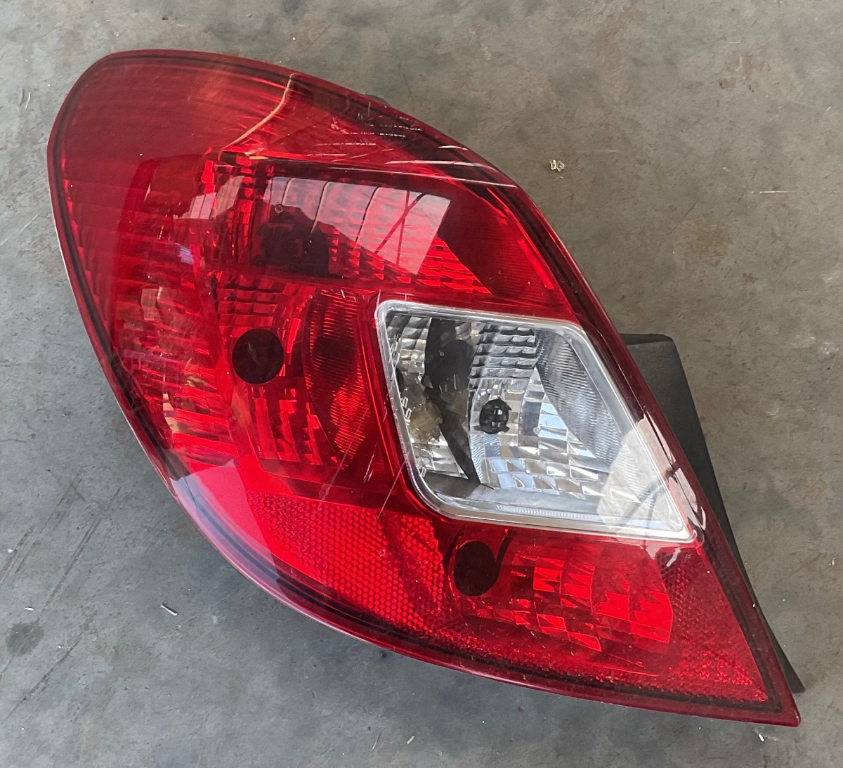 CORSA D LEFT REAR TAILIGHT