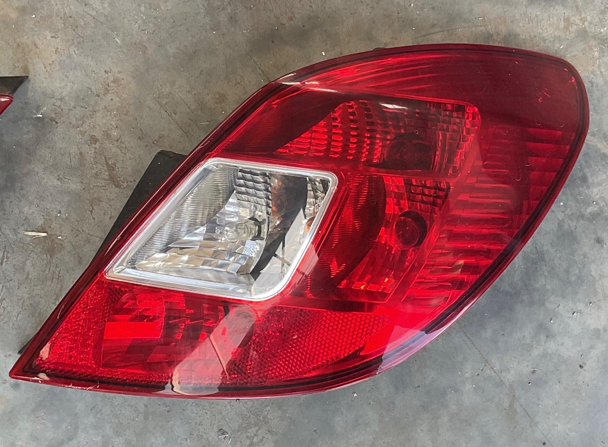 CORSA D RIGHT REAR TAILLIGHT