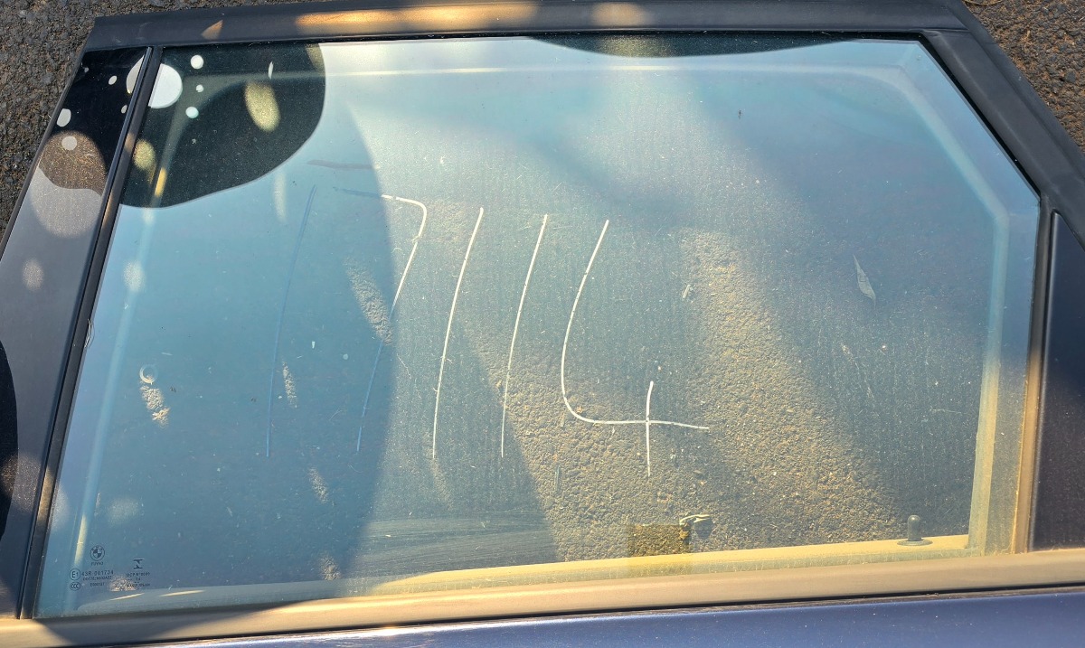 F45 LEFT REAR DOOR GLASS