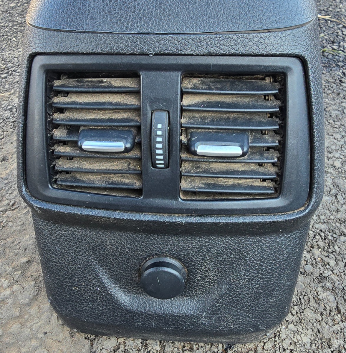 F45 CENTRE CONSOLE REAR TRIM + VENT