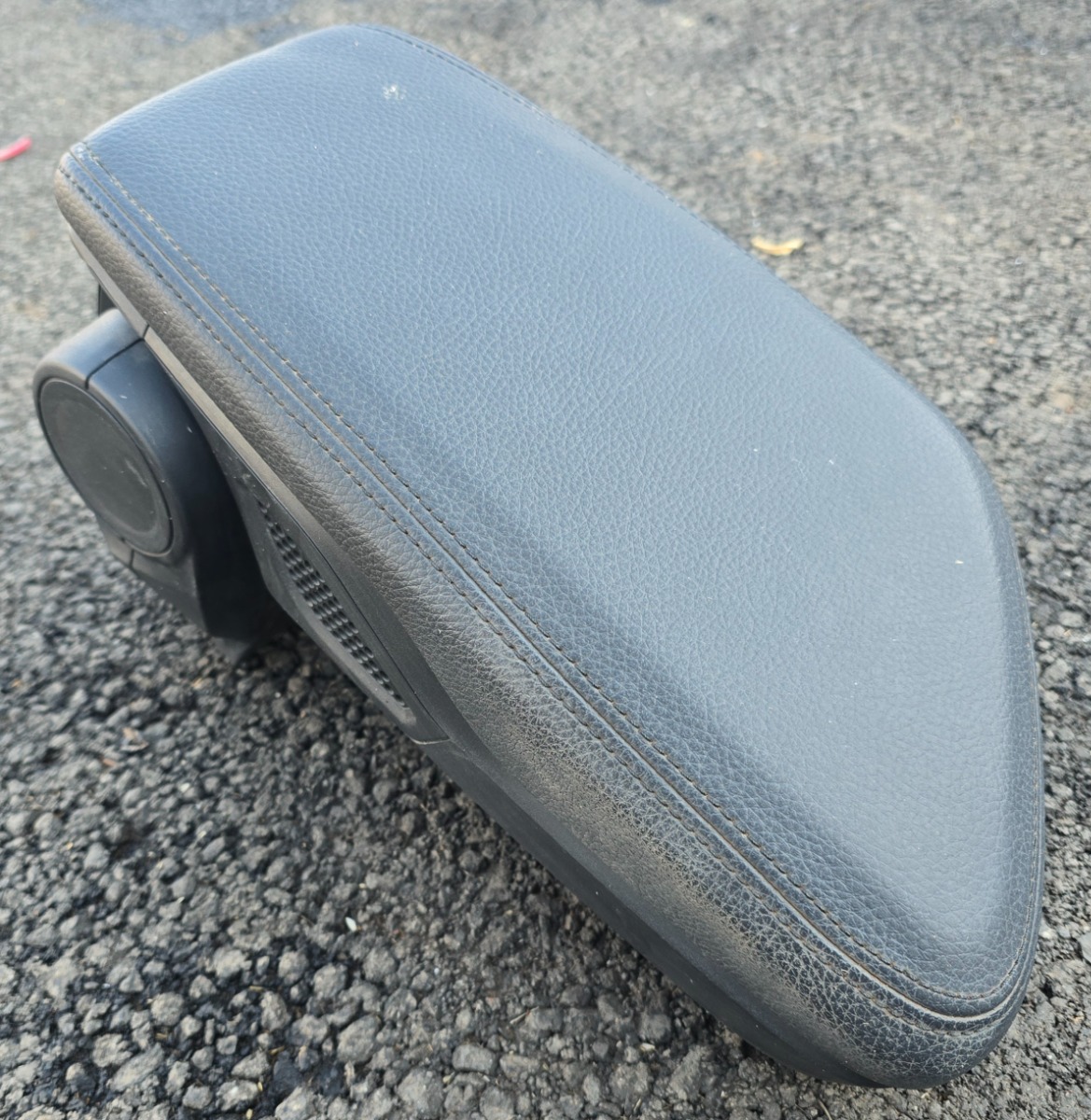 F45 CENTRE CONSOLE ARM REST