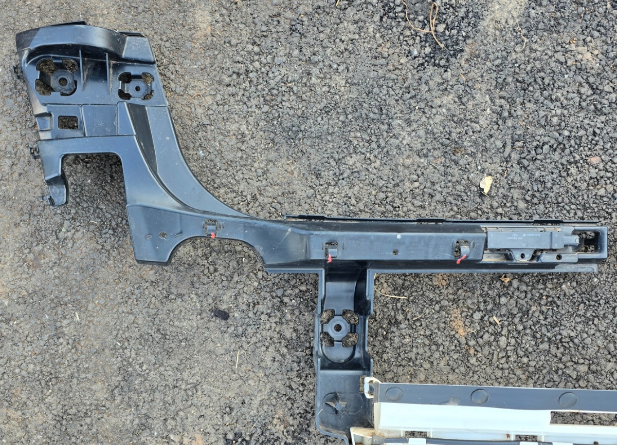 F45 LEFT REAR INNER BUMPER GUIDE