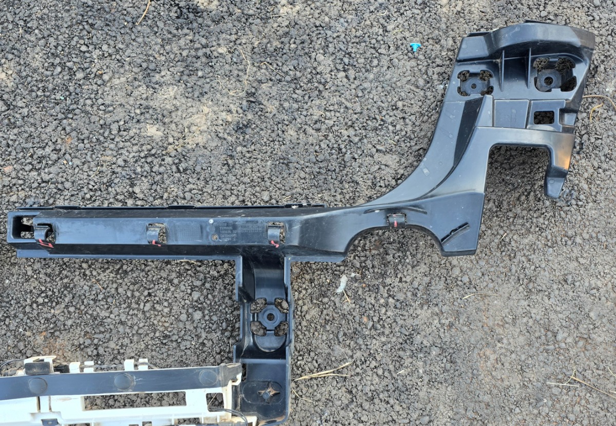 F45 RIGHT REAR INNER BUMPER GUIDE