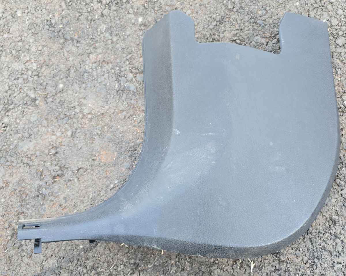 F45 LEFT LOWER A-PILLAR TRIM