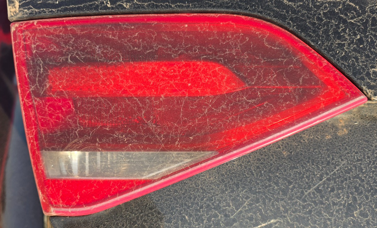 A4 B8 LEFT INNER TAILLIGHT