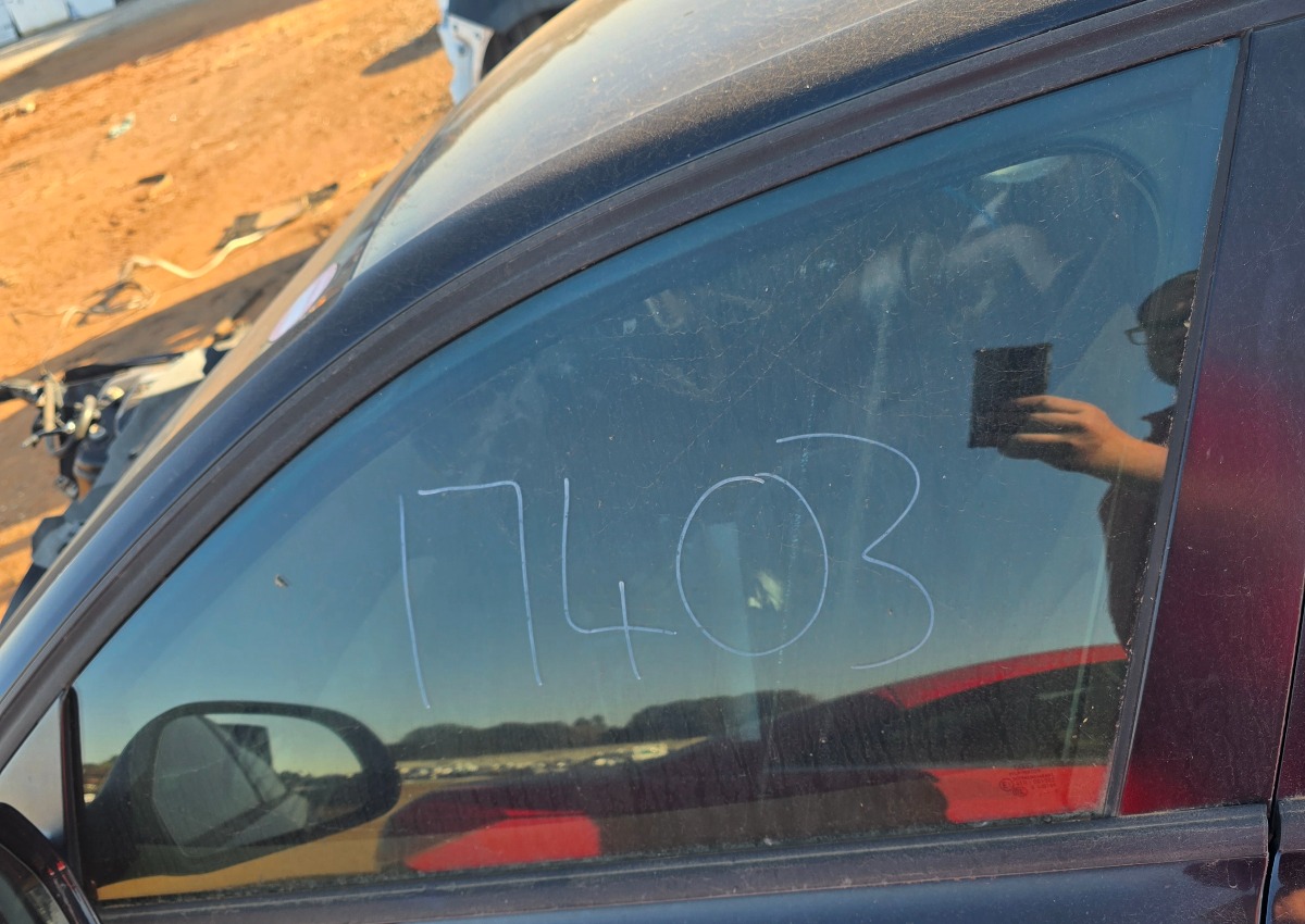 A4 B8 LEFT FRONT DOOR GLASS
