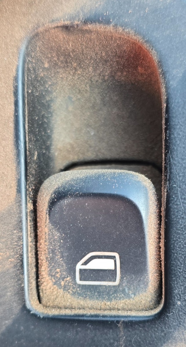A4 B8 LEFT FRONT WINDOW SWITCH