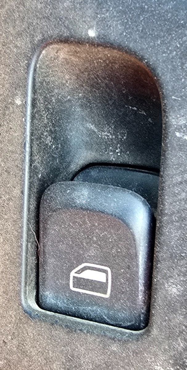 A4 B8 LEFT REAR WINDOW SWITCH