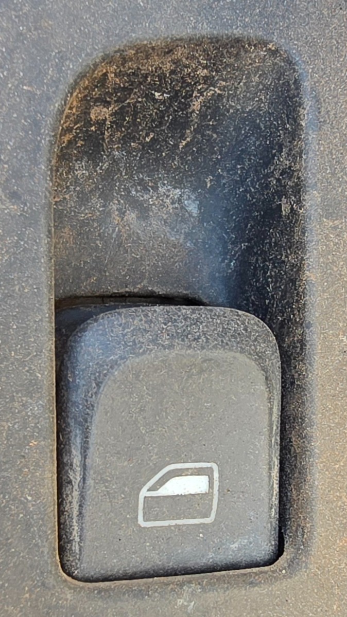A4 B8 RIGHT REAR WINDOW SWITCH