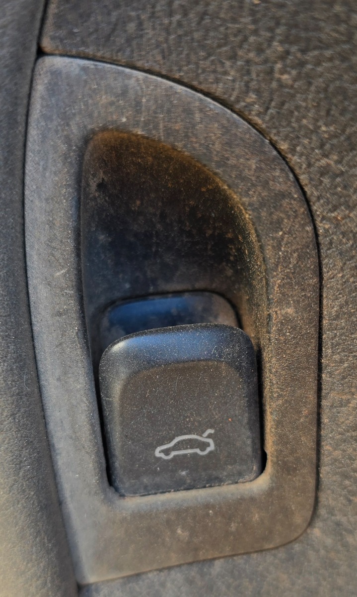 A4 FUEL FILLER SWITCH