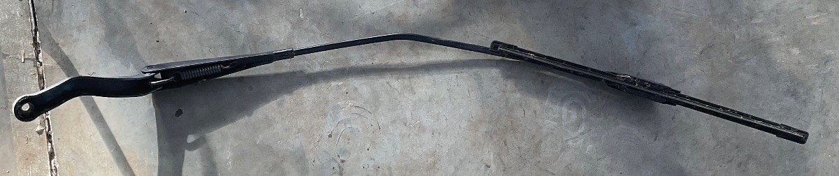 CORSA E RIGHT FRONT WIPER ARM