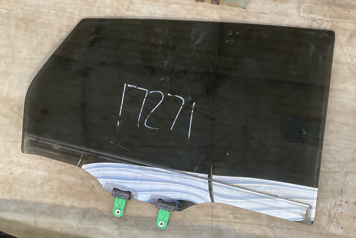 STARLET LEFT REAR DOOR GLASS