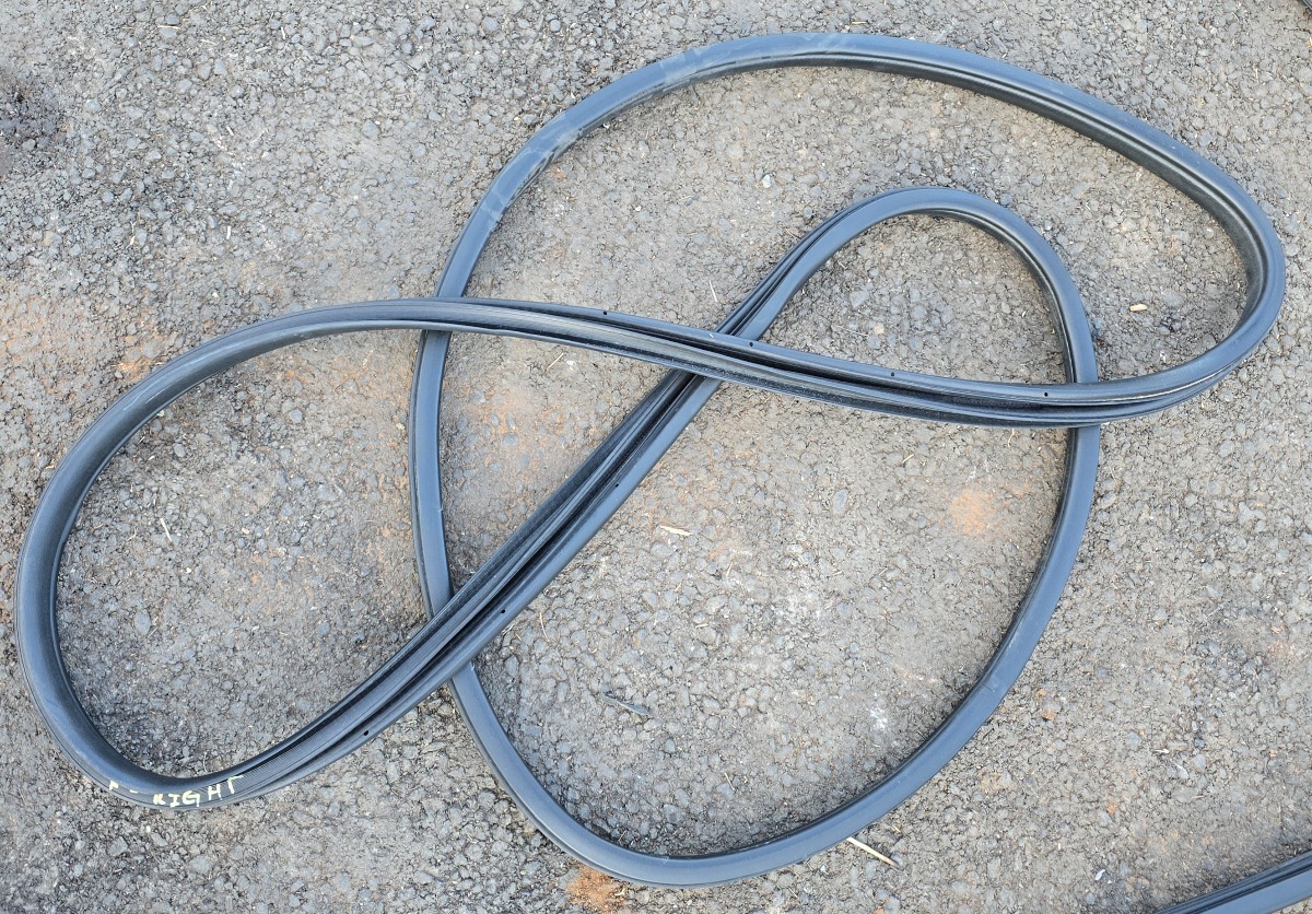 URBAN CRUISER RIGHT FRONT INNER DOOR SEAL