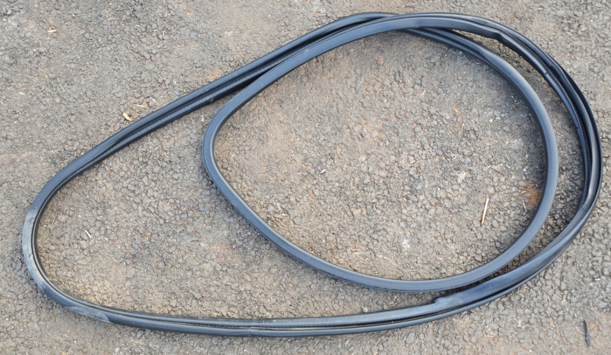 URBAN CRUISER LEFT FRONT DOOR INNER SEAL