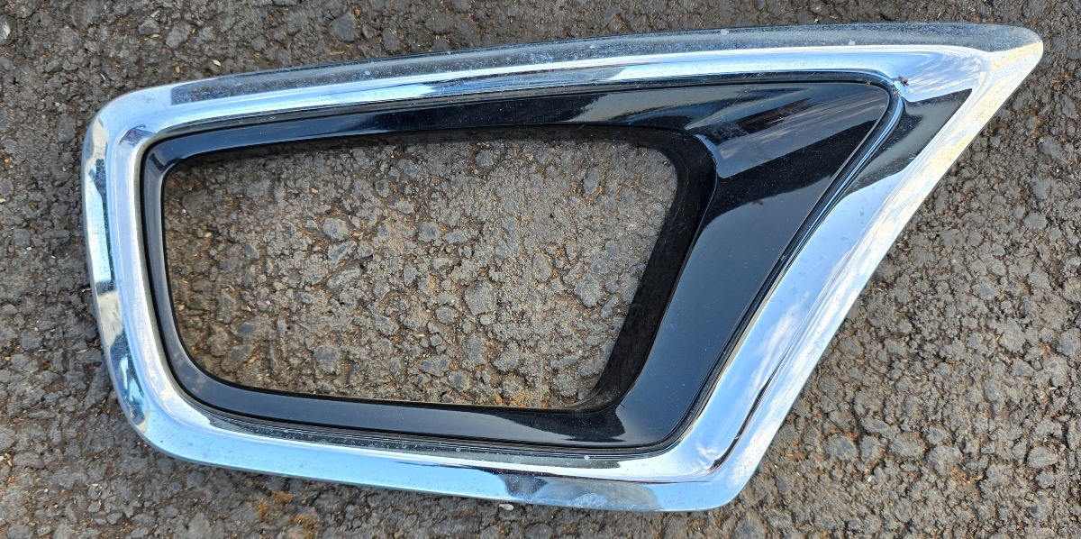 URBAN CRUISER RIGHT FRONT SPOTLIGHT COVER