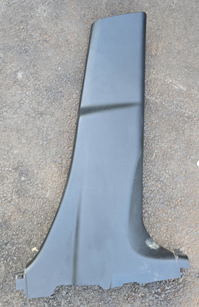 URBAN CRUISER RIGHT LOWER B-PILLAR TRIM