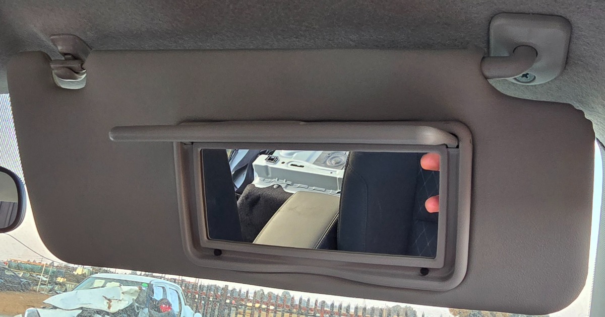 URBAN CRUISER RIGHT SUNVISOR