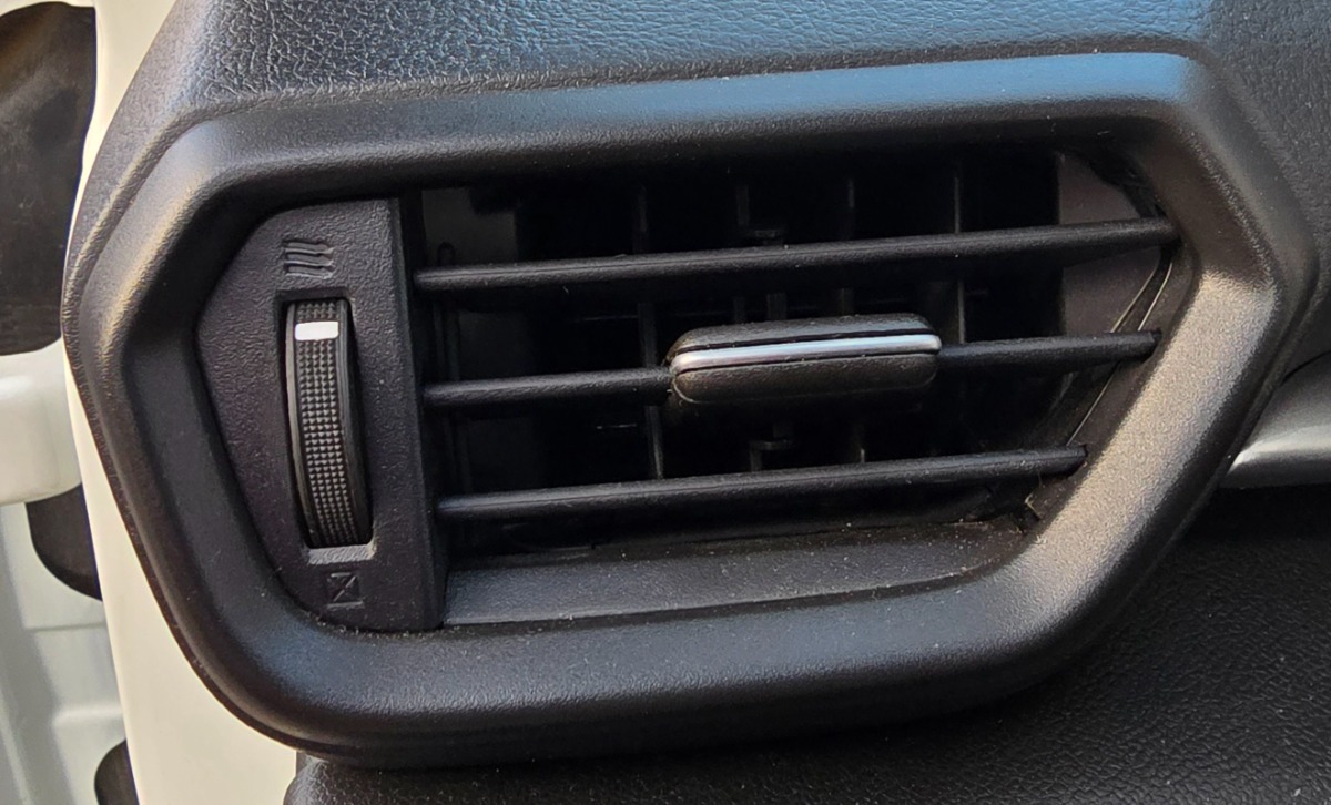 URBAN CRUISER LEFT DASH VENT