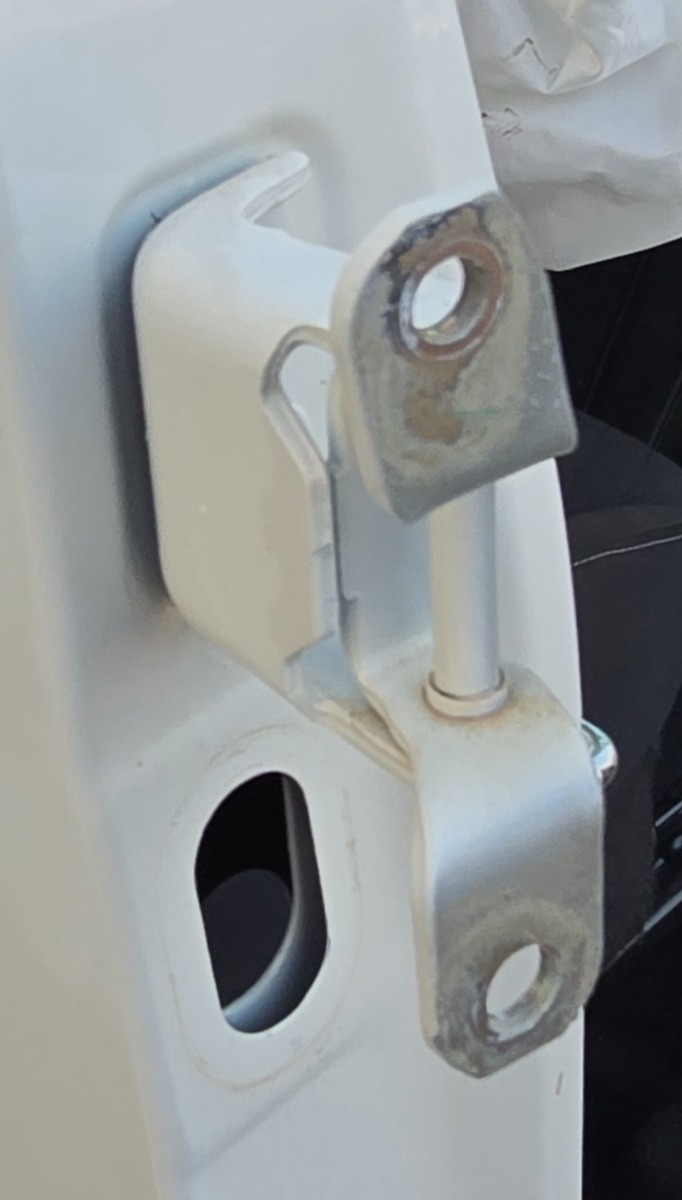 URBAN CRUISER RIGHT REAR UPPER DOOR HINGE