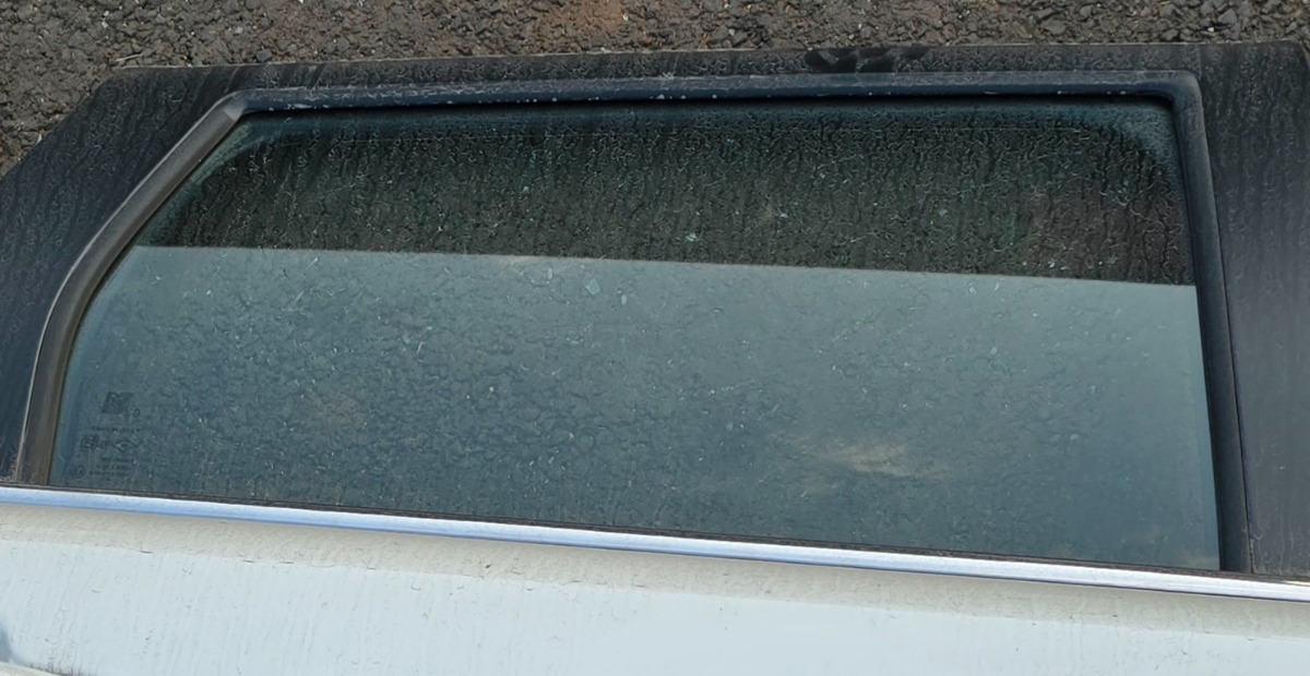 URBAN CRUISER RIGHT REAR DOOR GLASS