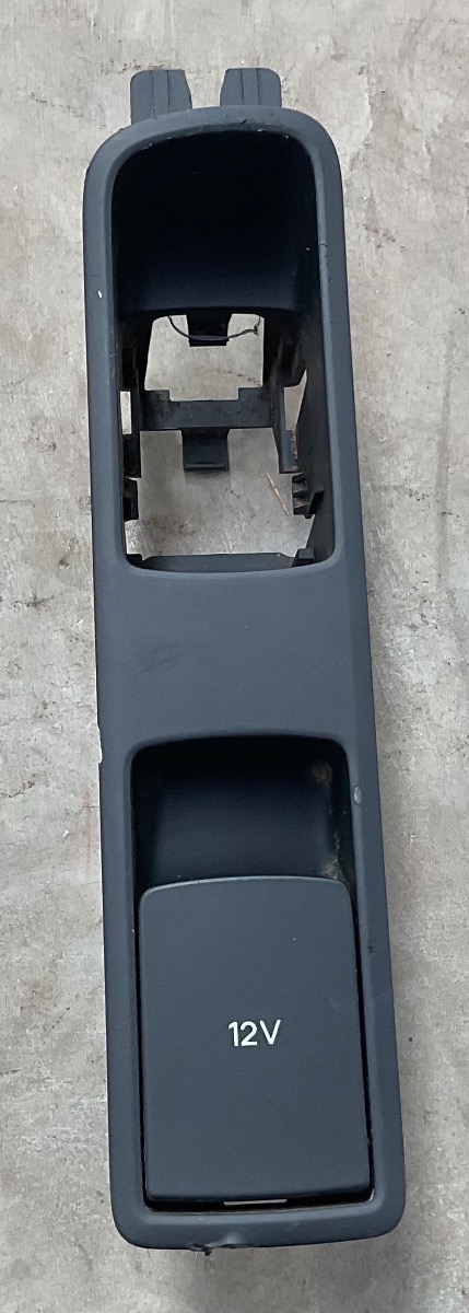 Q3 CONSOLE TRIM