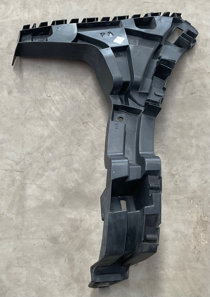 Q3 RIGHT REAR BUMPER SLIDE
