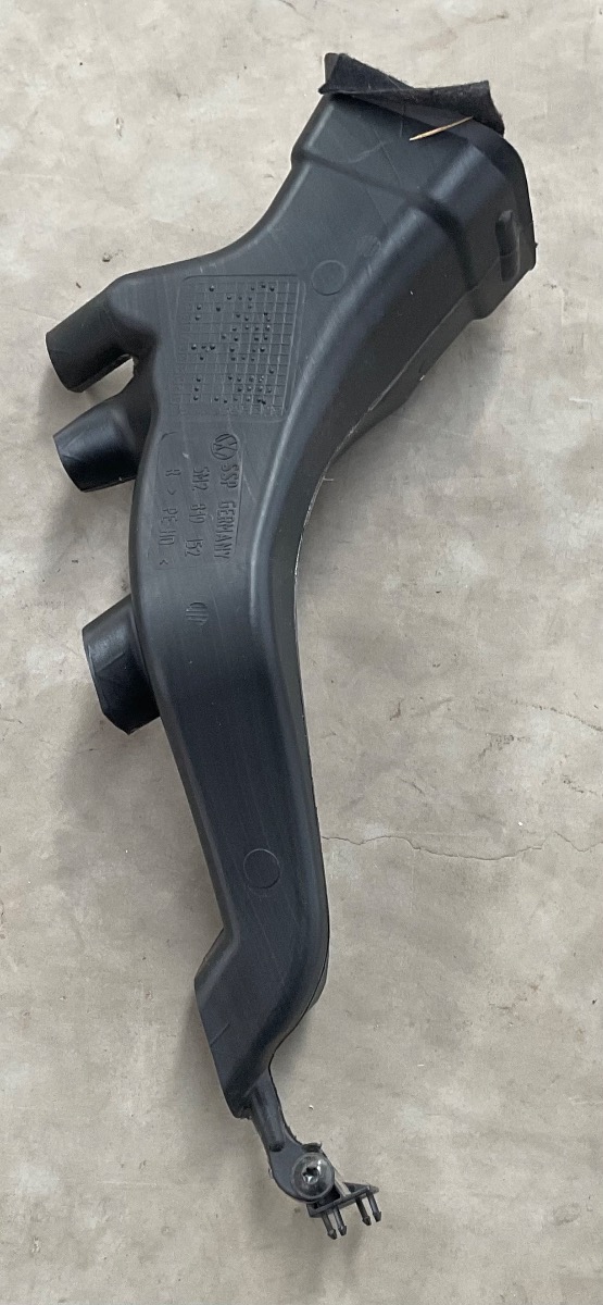 Q3 RIGHT AIR VENT DUCT