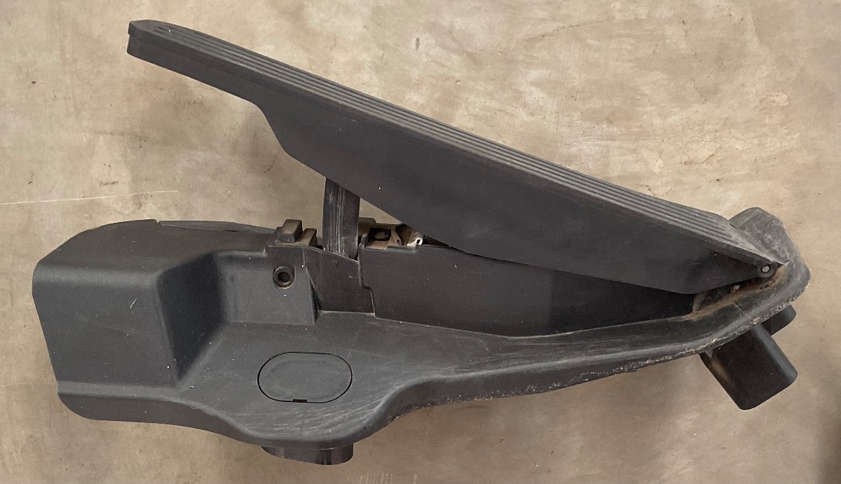 Q3 ACCELAERATOR PEDAL