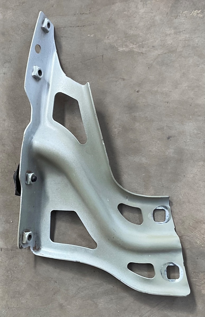 Q3 Fender Bracket Left Front