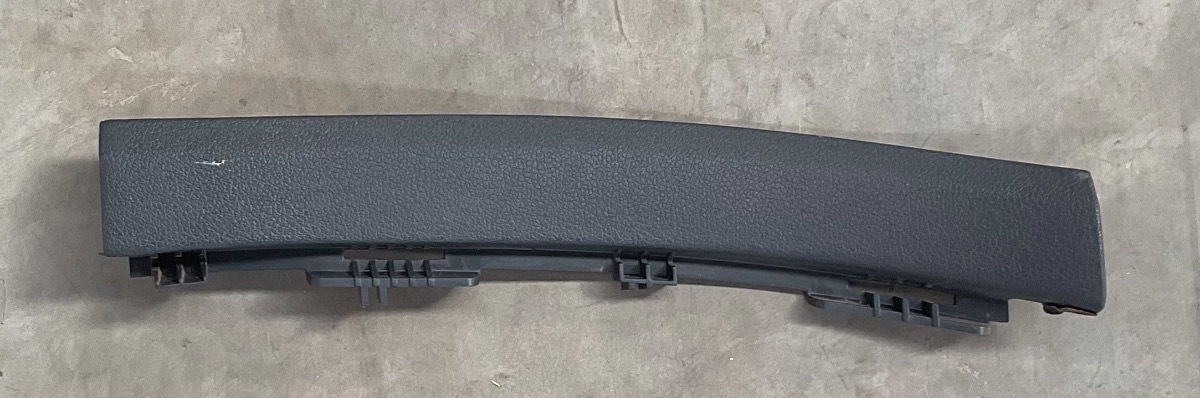 Q3 LEFT Centre A Pillar TRIM