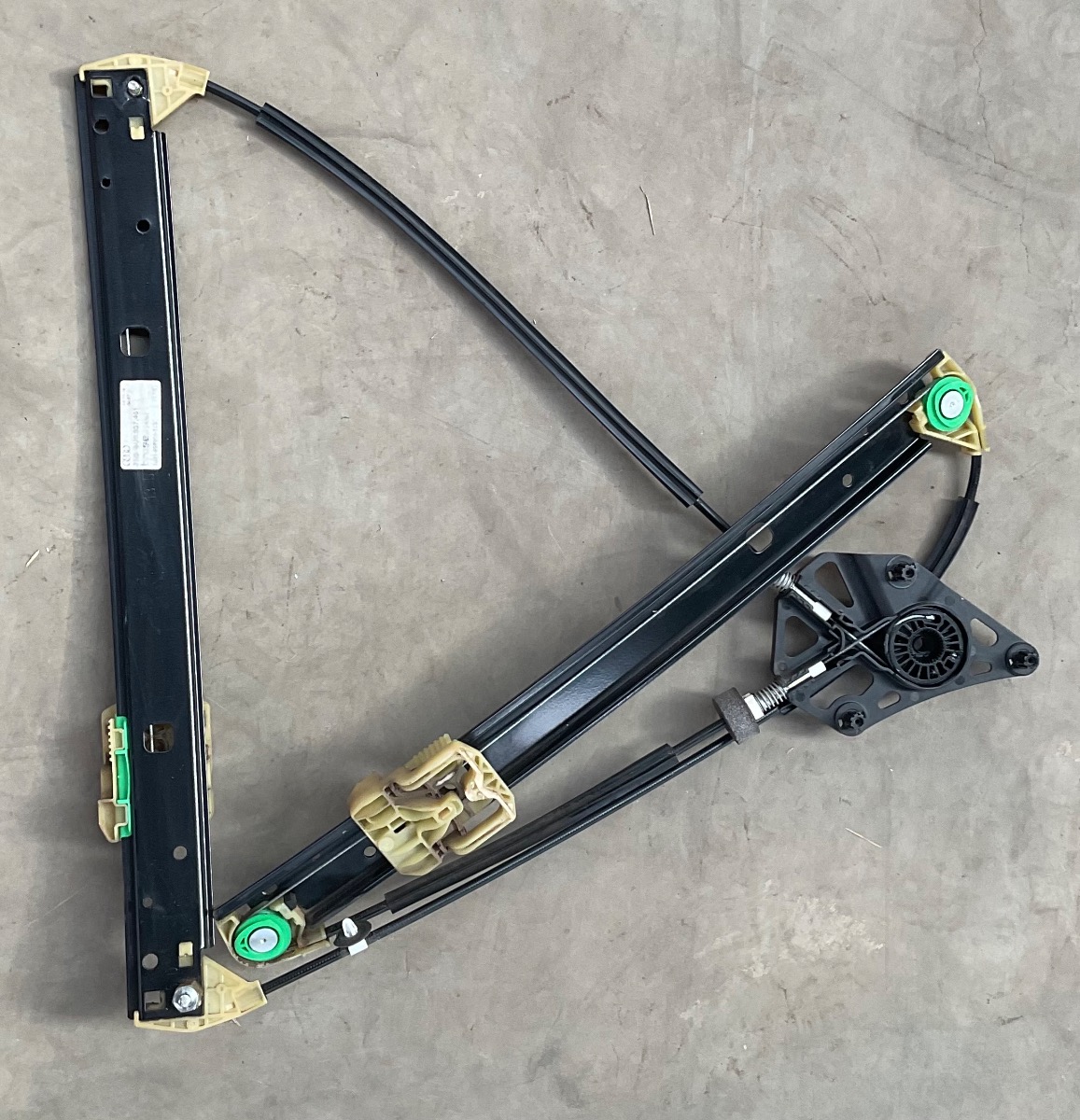 Q3 RIGHT FRONT WINDOW MECH ELEC