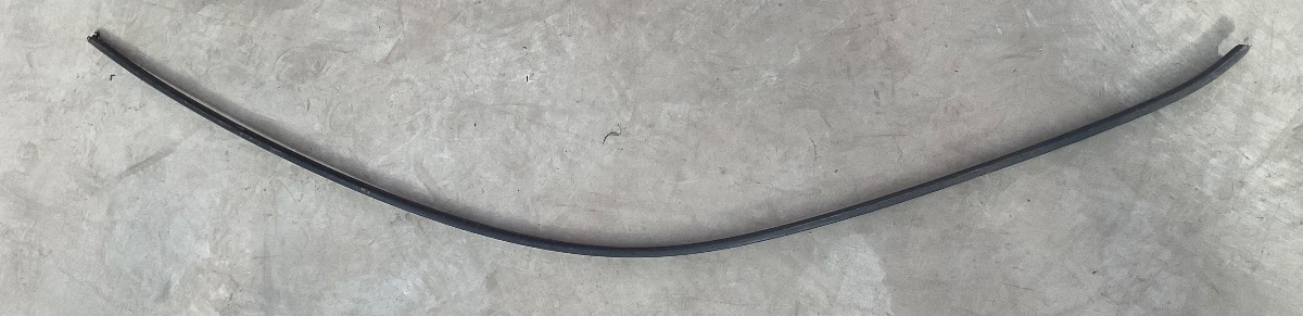Q3 LEFT FRONT WINDOW MOULDING