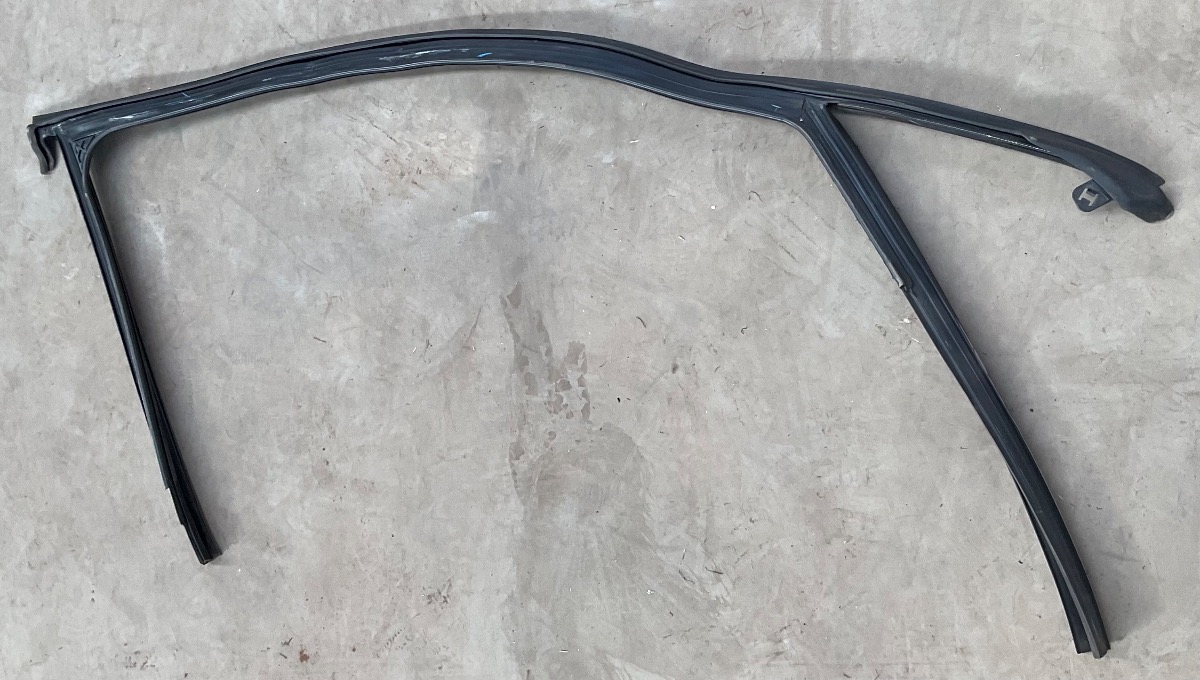 Q3 LEFT FRONT GLASS CHANNEL RUBBER