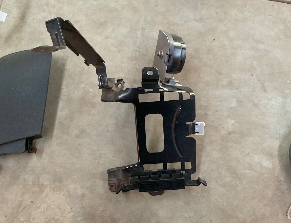 Q3 CLIP SUPPORT BRACKET