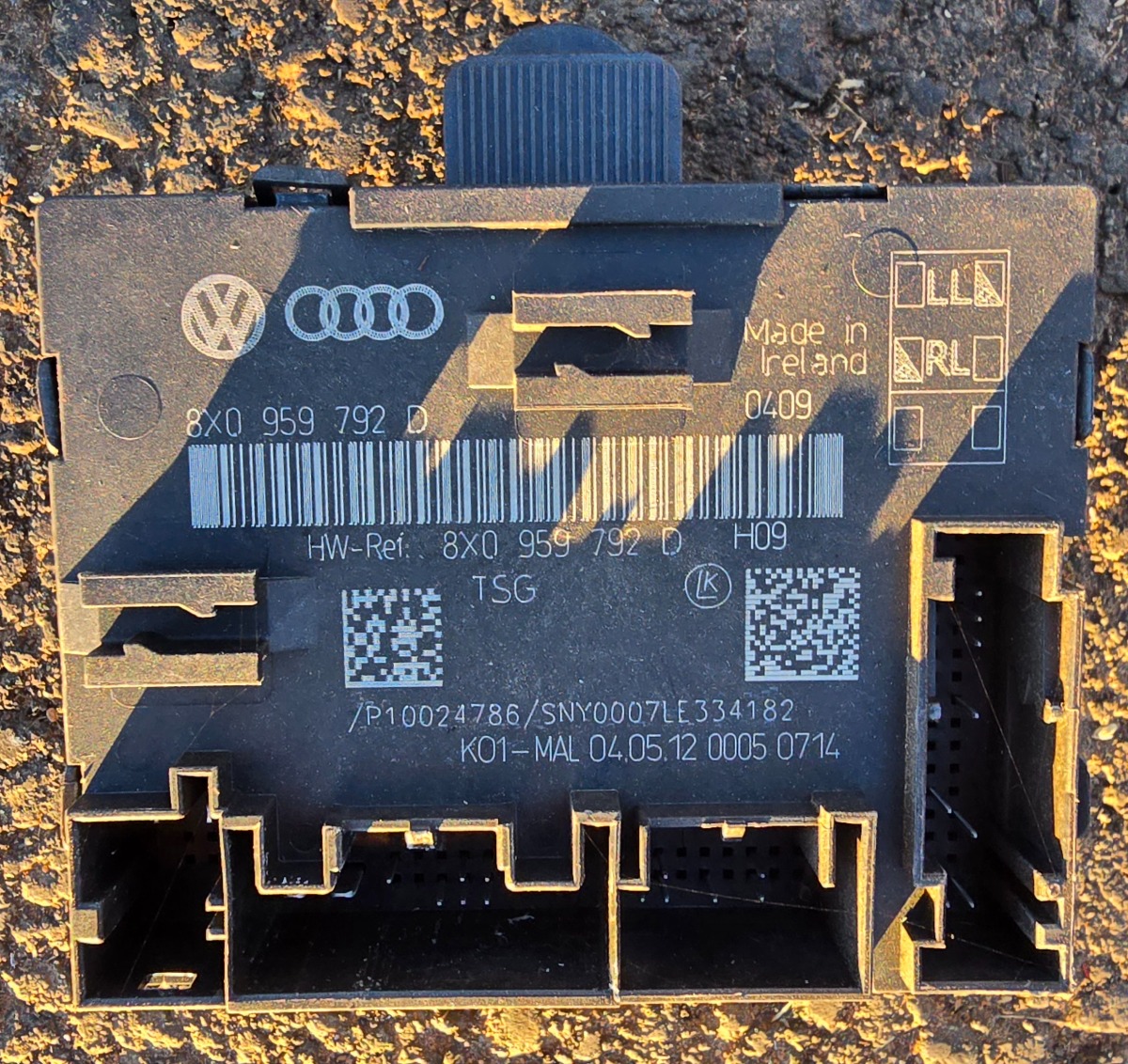 Q3 LEFT FRONT DOOR CONTROLE MODULE